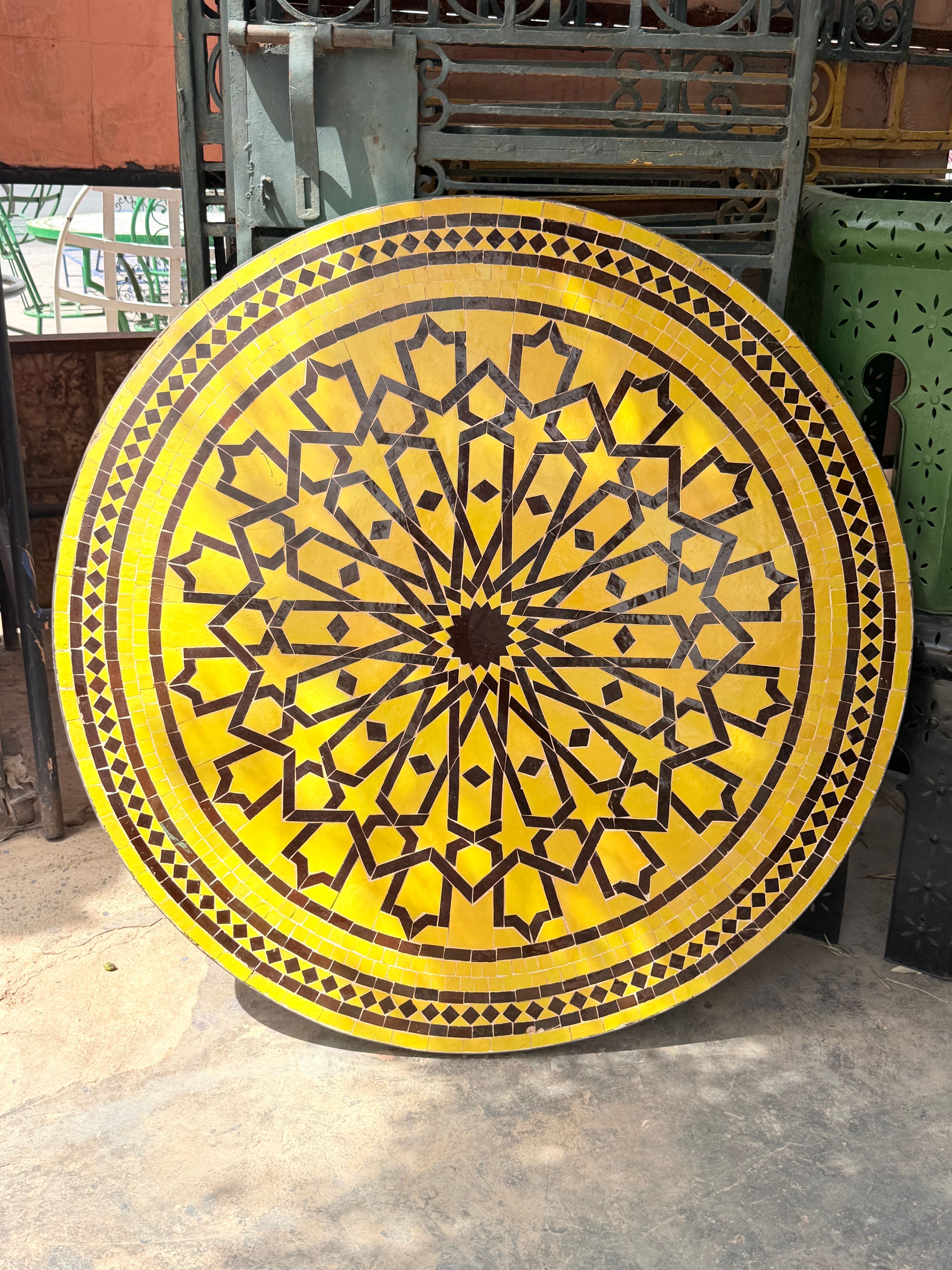 Table ronde en zellige beldi jaune – Motif artisanal marocain
